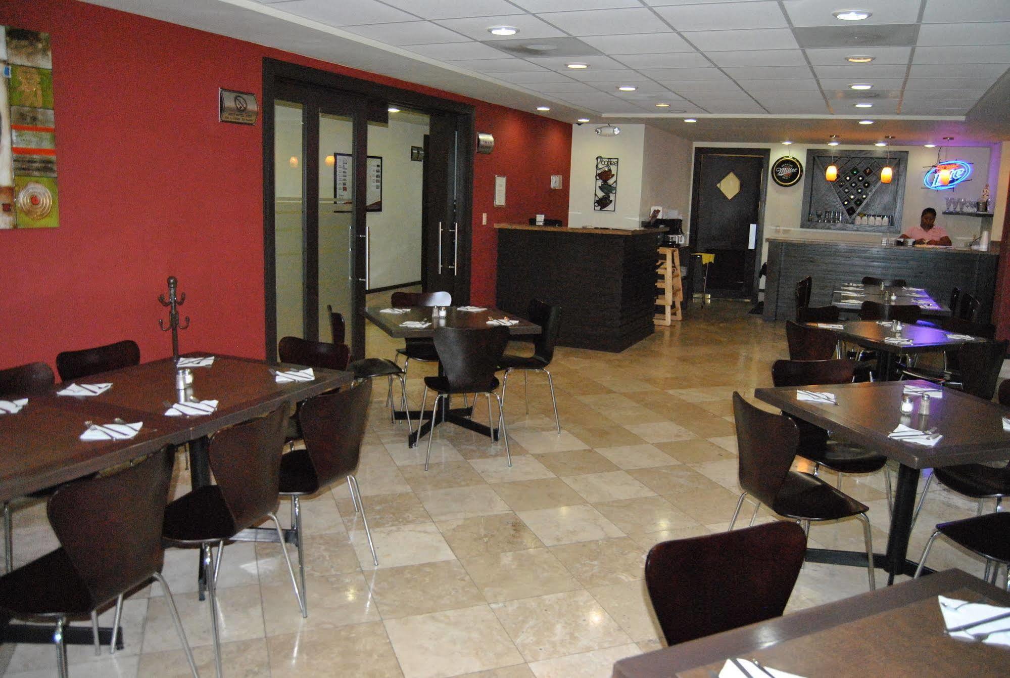 Hotel Alameda Express Matamoros  Exterior photo